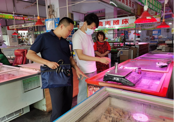 长春市市场监督管理局长春新区分局开展中秋节前计量检查
